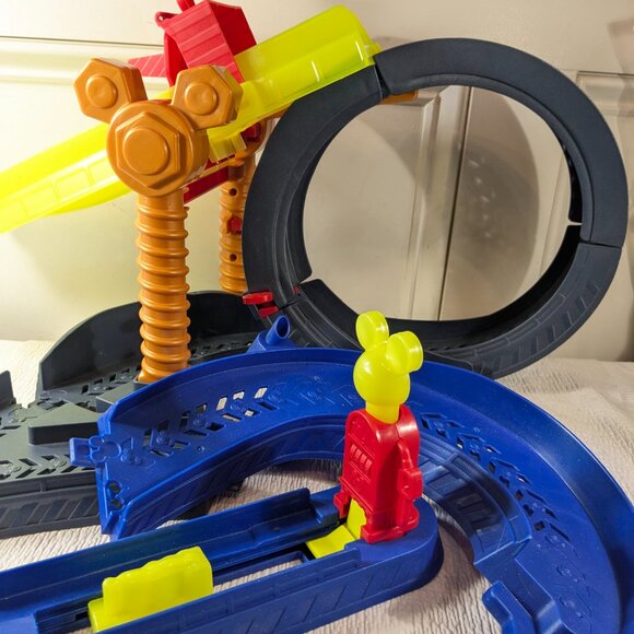 Disney Mickey Mouse Roadster Racers Super Charged Race Track Drop & Loop READ - Picture 3 of 10